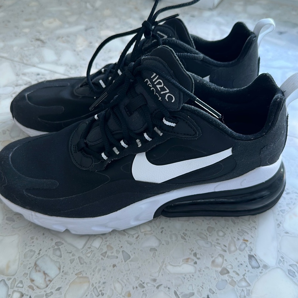 New NIKE REACT AIR270 size 8